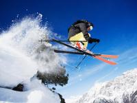 爱奇艺体育-奥地利选手在高山滑雪比赛中登顶