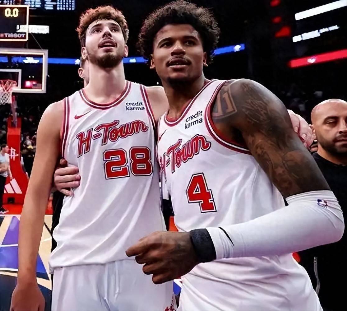 包含某NBA教练：我们防守杰伦-格林时很困难，他肯定能搭档布克的词条