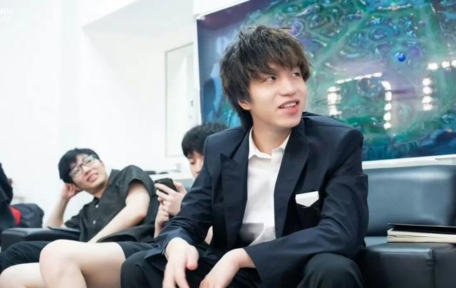 JDG下血本？LPL第三阶段继续补强，签厂长冲击S赛，网友：真有钱
