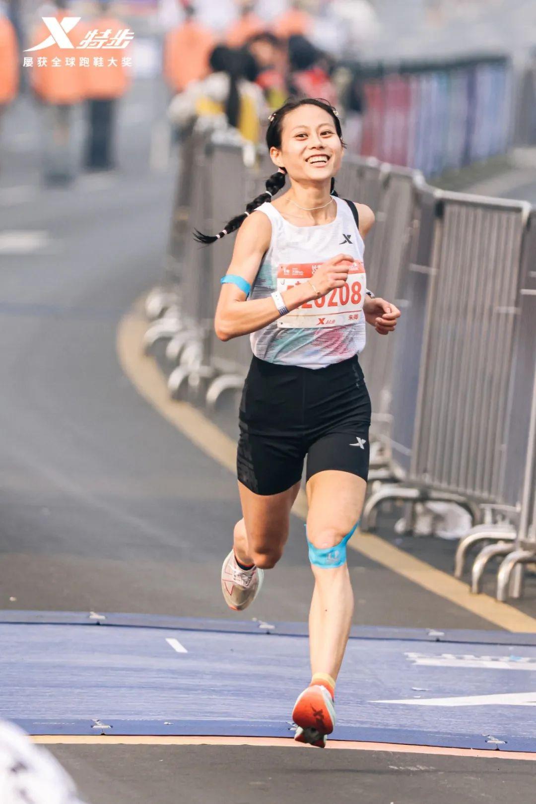 女子短跑100米“一姐”决赛前缺氧晕倒被救护车拉走的简单介绍