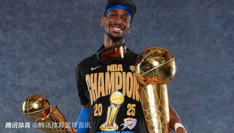包含theScore评选近五年联盟最佳阵容一阵：库里、约基奇领衔的词条