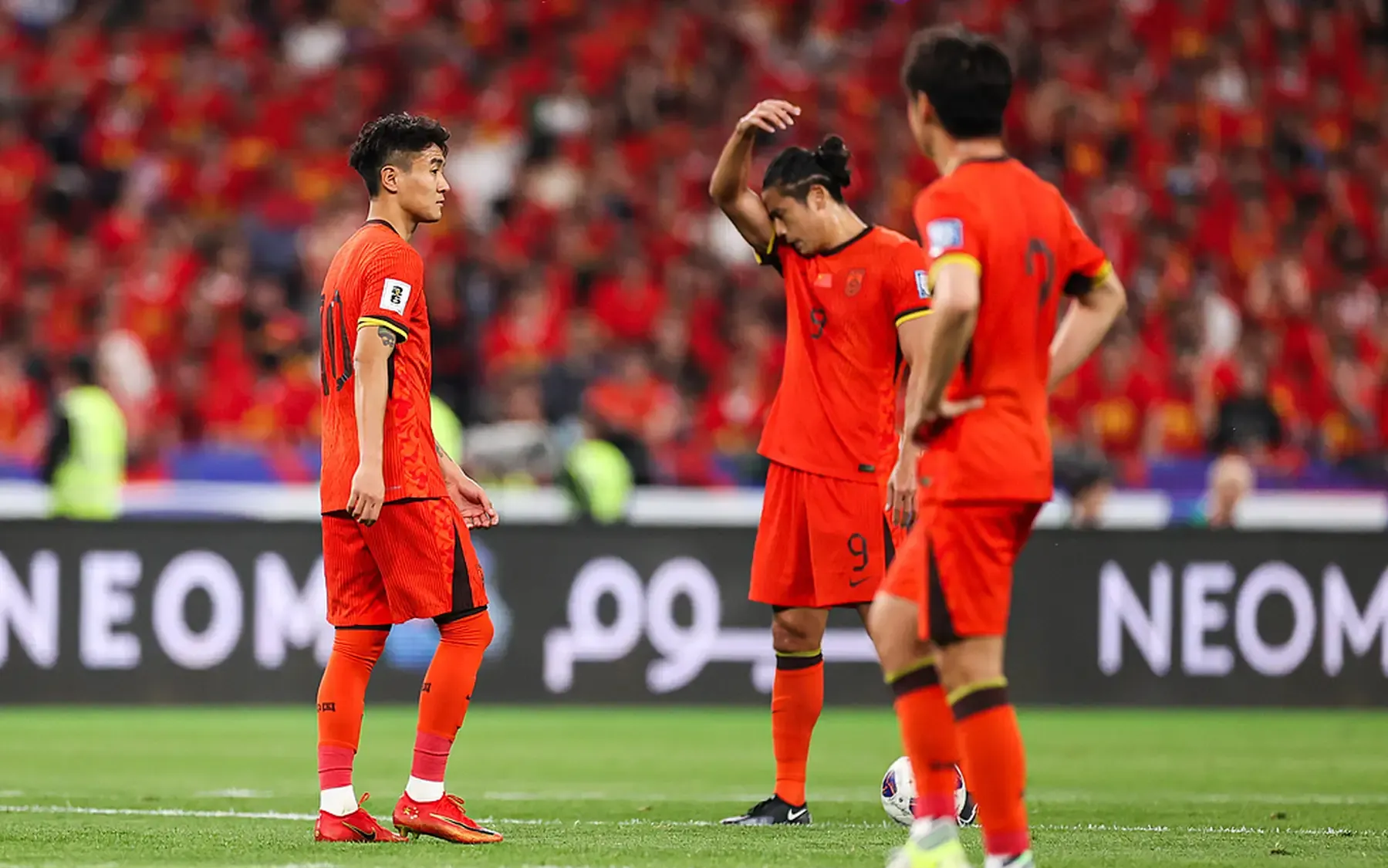 东亚杯-张玉宁失单刀国足0-2不敌日本遭两连败(国足张玉宁非常有信心拿下越南队)